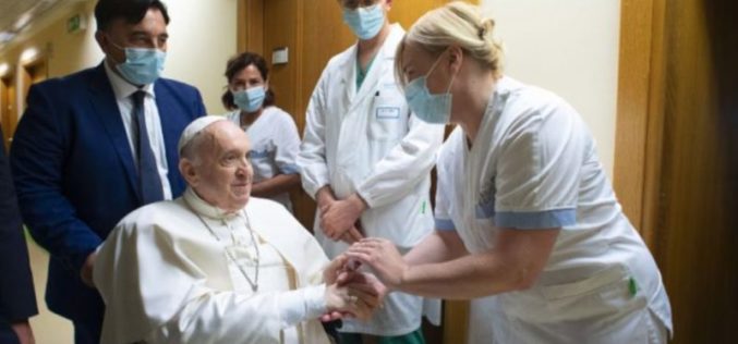 Папата за шпанско радио: Кога Папата е болен се крева ураган од шпекулации за конклави