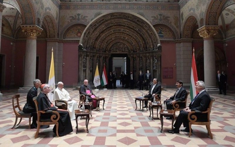 Папата се сретна со унгарскиот претседател и премиер