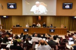 Папата до лаичките здруженија: Бидете свесни за апостолската моќ што ја имате