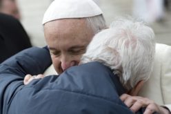 Папата до постарите свештеници: Староста не е болест, туку привилегија