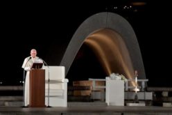 Папата: Трката во нуклеарното вооружување е расипување на скапоцени средства