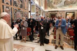 Папата Фрањо: Не смееме да бидеме глуви на плачот на Земјата и плачот на сиромашните