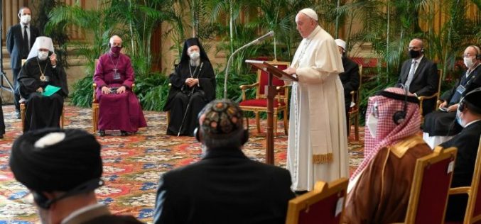 Папата Фрањо ги собра стручњаците, и верските лидери во пресрет на конференцијата за климатските промени