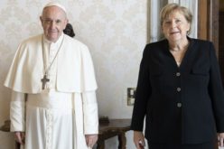 Папата Фрањо во Ватикан ја прими германската канцеларка Меркел