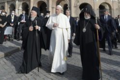 Папата Фрањо: Религиите се повикани да го разоружаат човечкото срце
