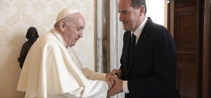 Папата Фрањо го прими премиерот на Франција