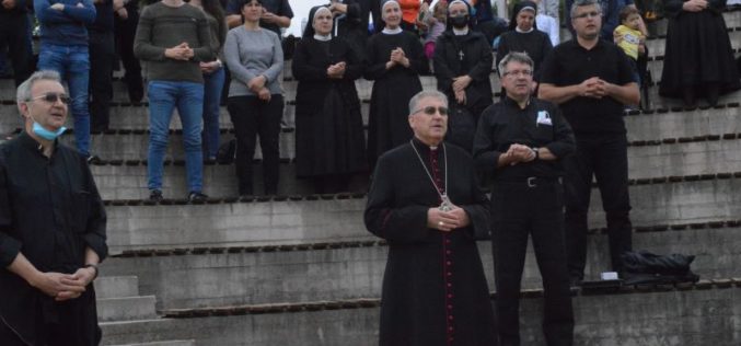 Епископот Стојанов: Во Црквата секој треба да се чувствува како дома