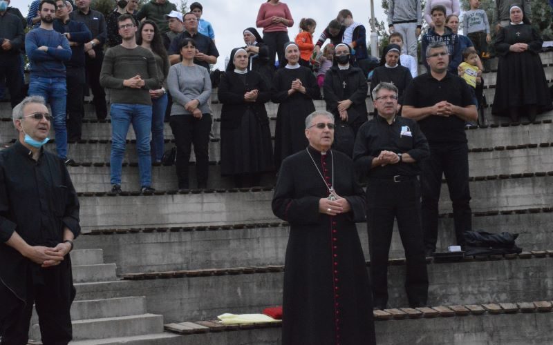 Епископот Стојанов: Во Црквата секој треба да се чувствува како дома