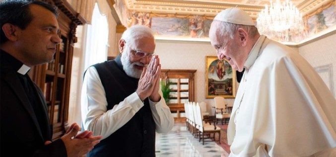 Папата Фрањо го прими во аудиенција индискиот премиер Моди