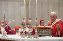 Папата служеше светата Литургија за починатите кардинали и епископи