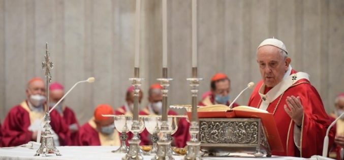 Папата служеше светата Литургија за починатите кардинали и епископи