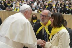 Папата: Потребни се парови кои сведочат дека кризата не е проклетство, туку прилика