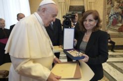 Папата до новинарите: Црквата не е парламент или корпорација
