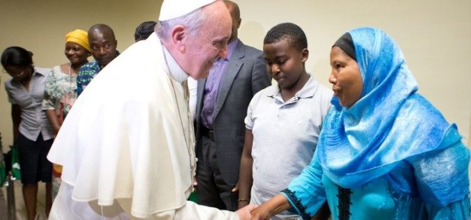 Папата до Centro Astalli: Бегалците се лицето на надежта за солидарна иднина