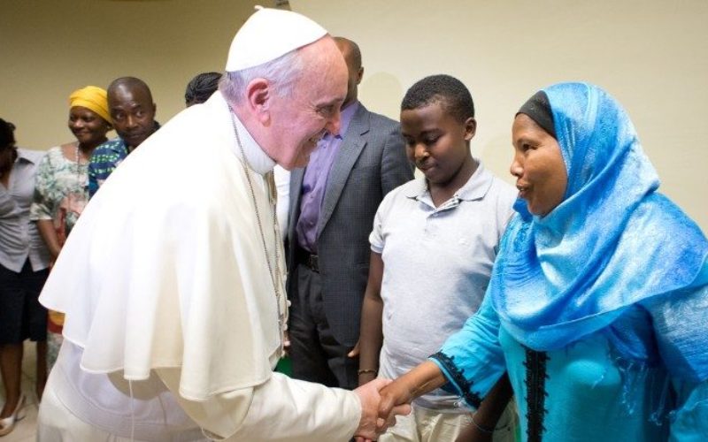 Папата до Centro Astalli: Бегалците се лицето на надежта за солидарна иднина
