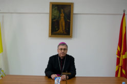 Честитка на бискупот Киро Стојанов до новоименуваниот дубровнички бискуп Роко Гласновиќ