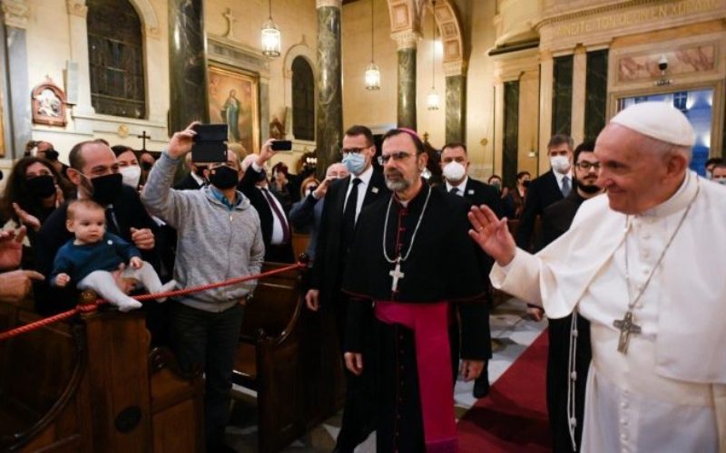 Папата до католичката заедница во Грција: Сметајте ја вашата маленкост за благослов