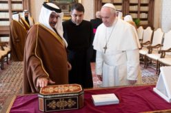 Папата испрати писмо до кралот на Бахреин по повод посветата на новата катедрала