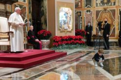 Папата до Католичката акција: Носете го костумот на вашата единственост
