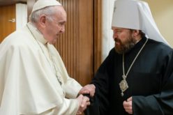 Папата Фрањо се сретна со рускиот православен митрополит Иларион