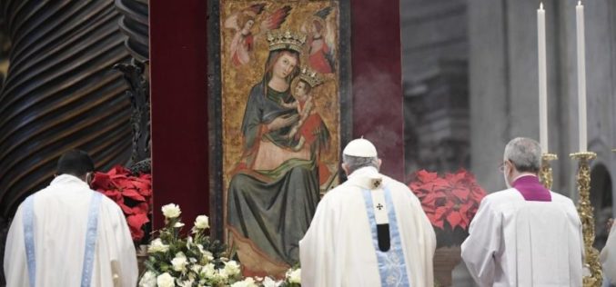 Папата Фрањо: Да се ставиме под заштита на Богородица