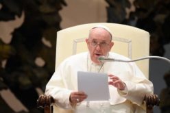 Папата Фрањо: Посвојувањето еден од највозвишените облици на љубов и родителството