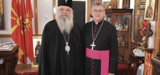 Бискупот Стојанов упати честитка до архиепископот Г.г. Стефан по повод празникот Рождество Христово
