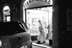 Ненадејна посета на Папата во продавница за плочи во Рим