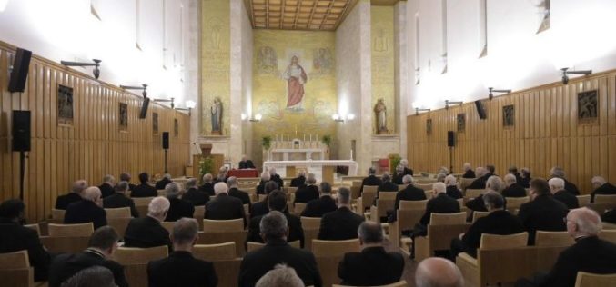 Папата ги повика членовите на курија самите да се погрижат за духовните вежби