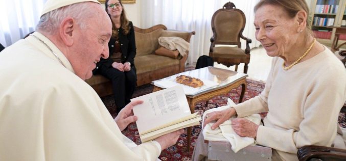 Папата Фрањо се сретна со Едит Брук