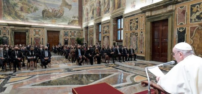 Папата: Даноците, ако се праведни, се во служба на општото добро