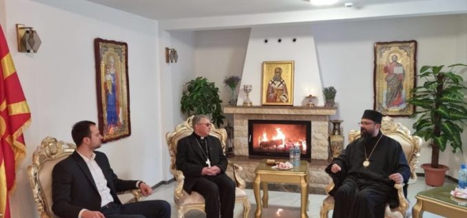 Средба на епископот Стојанов со митрополитот Јосиф во Лешочкиот манастир