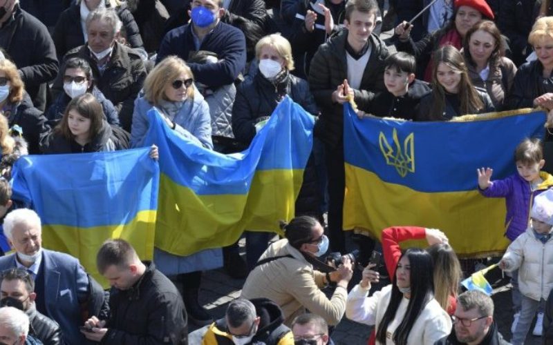 Папата Фрањо: Нека надвладеат преговорите и нека заврши оваа сурова војна во Украина