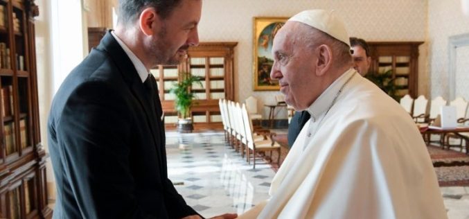 Папата и словачкиот премиер Хегер разговараа за војната во Украина