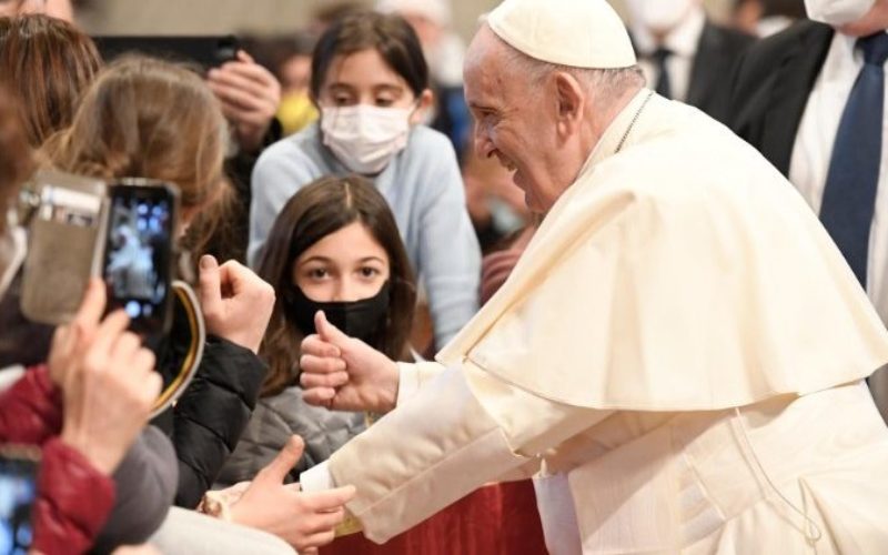 Папата се помоли за украинските деца и млади