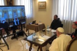 Папата Фрањо одржа видео разговор со патријархот Кирил