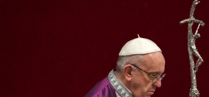 Папата Фрањо упати писмо до бискупите во целиот свет