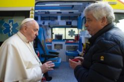 Папата Фрањо ќе подари амбулантно возило на Украина