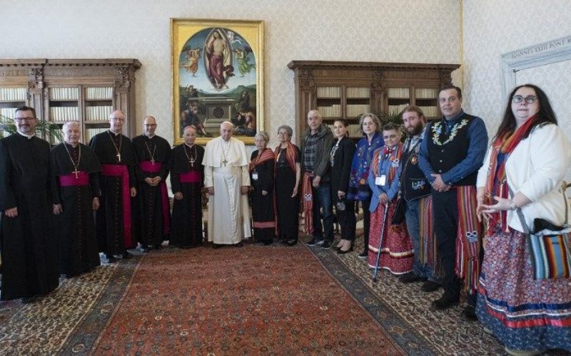 Папата Фрањо се сретна со претставници на канадски домородци