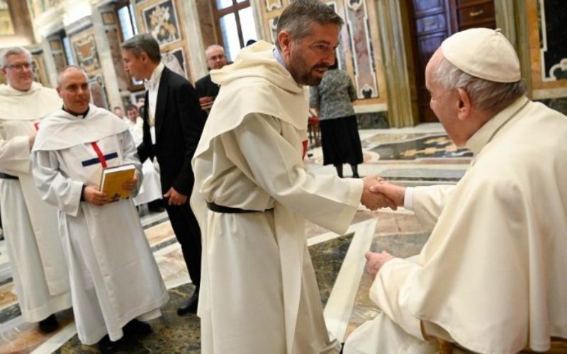 Папата: Сè уште има премногу ропство; верската слобода е погазена