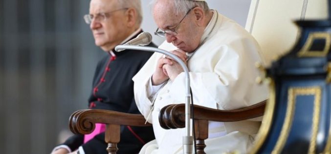 Папата: Оние кои можат да ја запрат војната, нека го слушнат крикот за мир