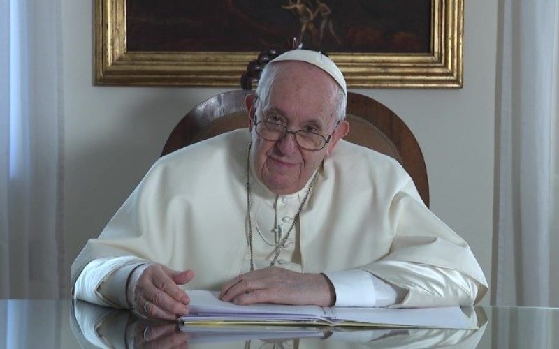 Папата Фрањо: Светот треба да дише мир