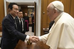 Папата и јапонскиот премиер: Несфатливо е употребата и поседувањето нуклеарно оружје