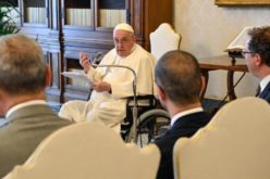 Папата: Универзитетското образование треба да биде универзално, а не идеологизирано