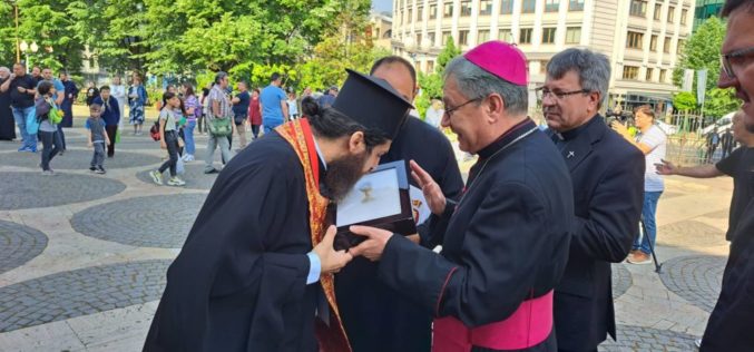 Бискупот Стојанов ги однесе моштите на свети Кирил Солунски во Соборниот храм во Скопје