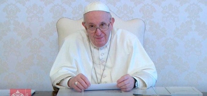 Папата: Синодалноста мора да нѐ води кон поинтензивно живеење на црковното заедништво