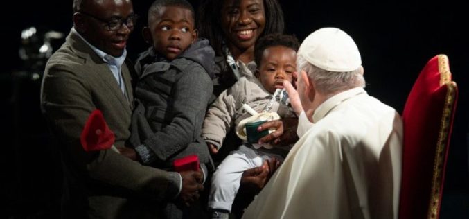 По барање на лекарите Папата го одложи патувањето во Африка
