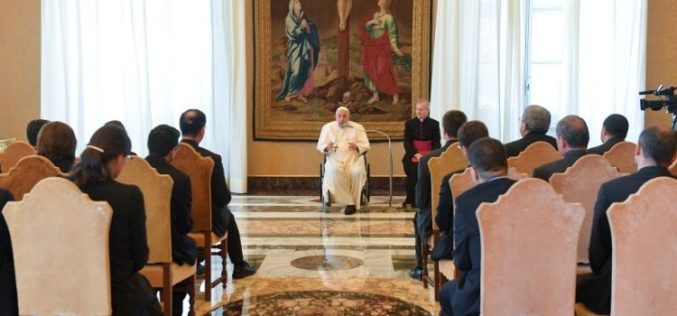 Папата: Треба да се земат предвид слабостите на свештеничките кандидати