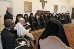 Папата: Да не ја заборавиме драмата во Сирија и христијаните на Блискиот Исток