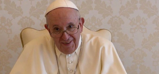 Папата ги поттикна младите добро и одговорно да го искористат слободното време